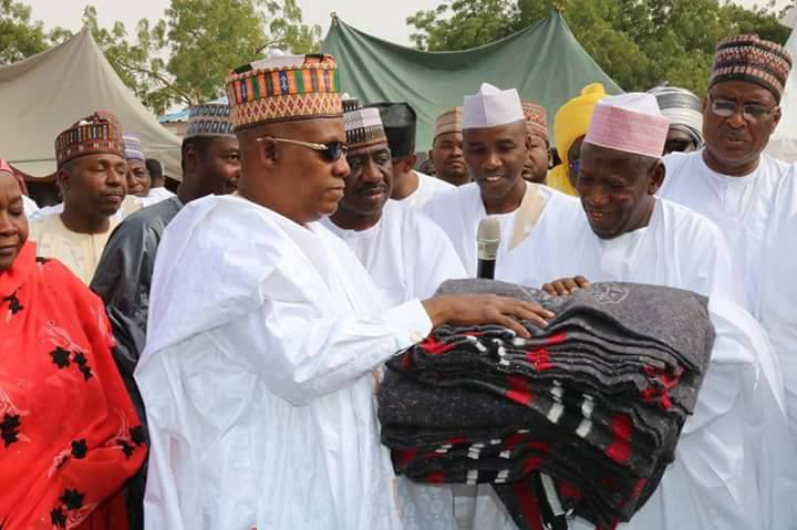 Ganduje Donates 100,000 Blankets to Borno IDPs