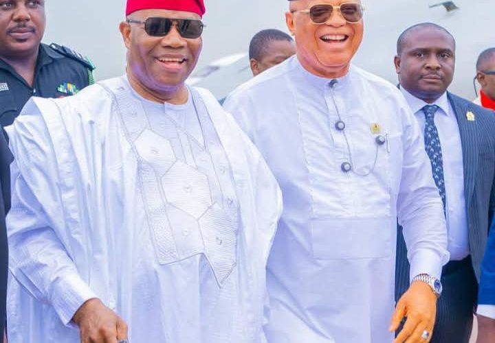 Defection: Group Lambasts Prof Offiong Over Comments on Akpabio, Umo Eno