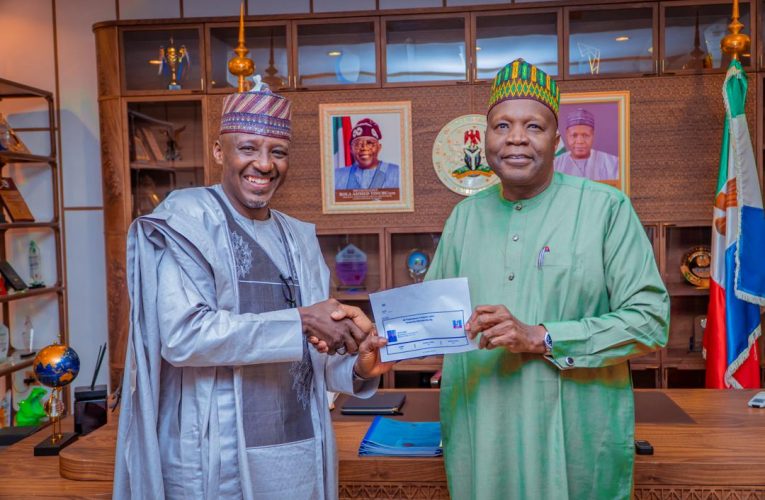 Gombe Rep Dumps PDP for APC, Meets Governor Inuwa 
