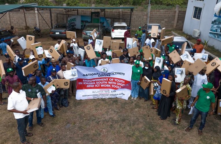 Senator Ashiru Distributes 200 Laptops To Kwara South Youths