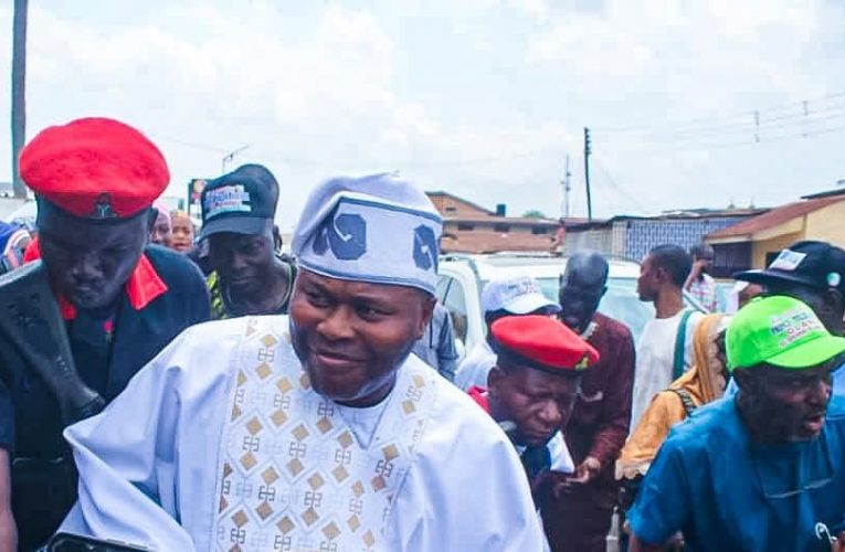 APC Guber Aspirant, Mujib Olaniyi Felicitates With Muslims on Sallah