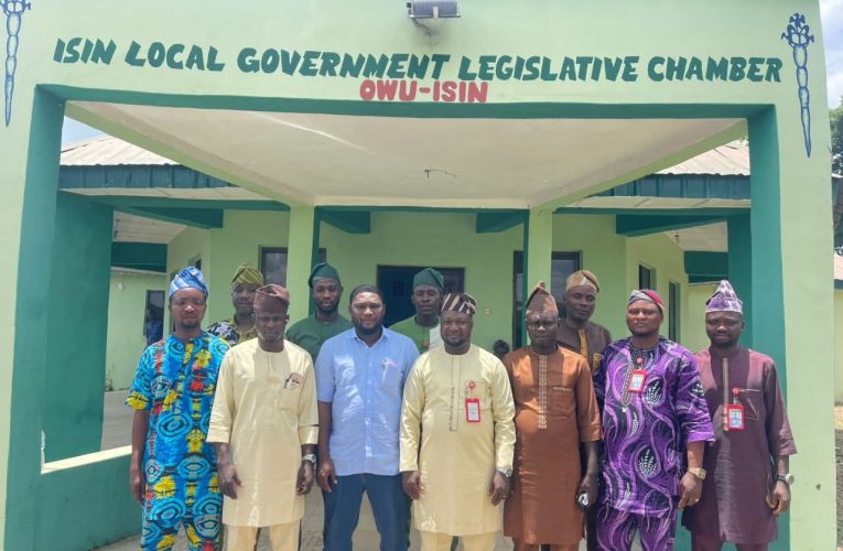 Stephen Awoyale Holds Strategic Engagement with Isin Councillors