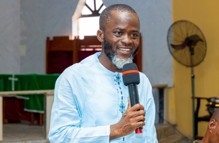 Ajakaye Intensifies Campaign, Meets Christian Communities in Oyun, Offa